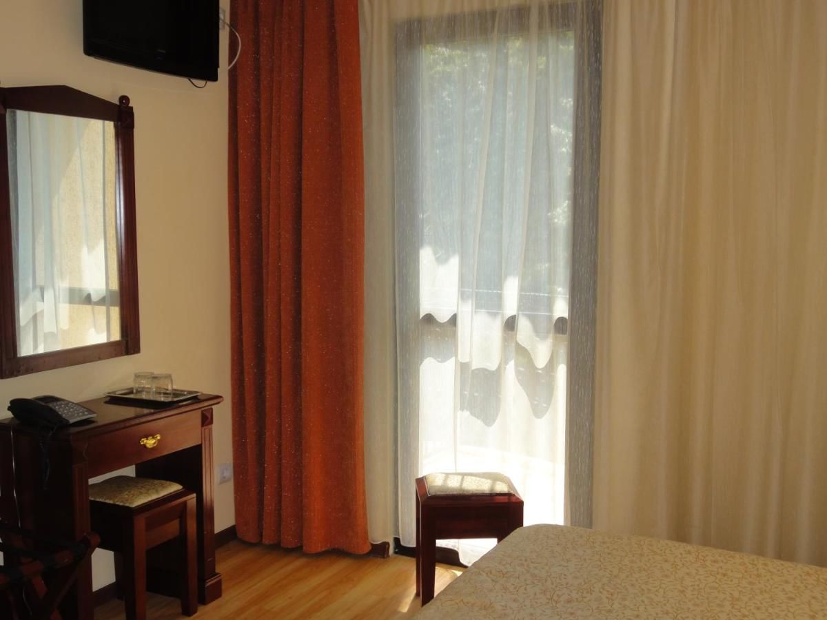 Отель Hotel Cantemir Бухарест-16