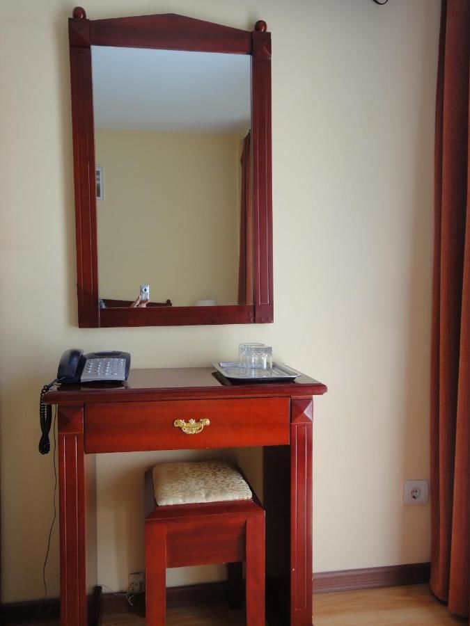 Отель Hotel Cantemir Бухарест-18