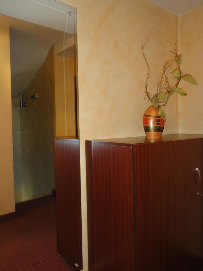 Отель Hotel Cantemir Бухарест-29