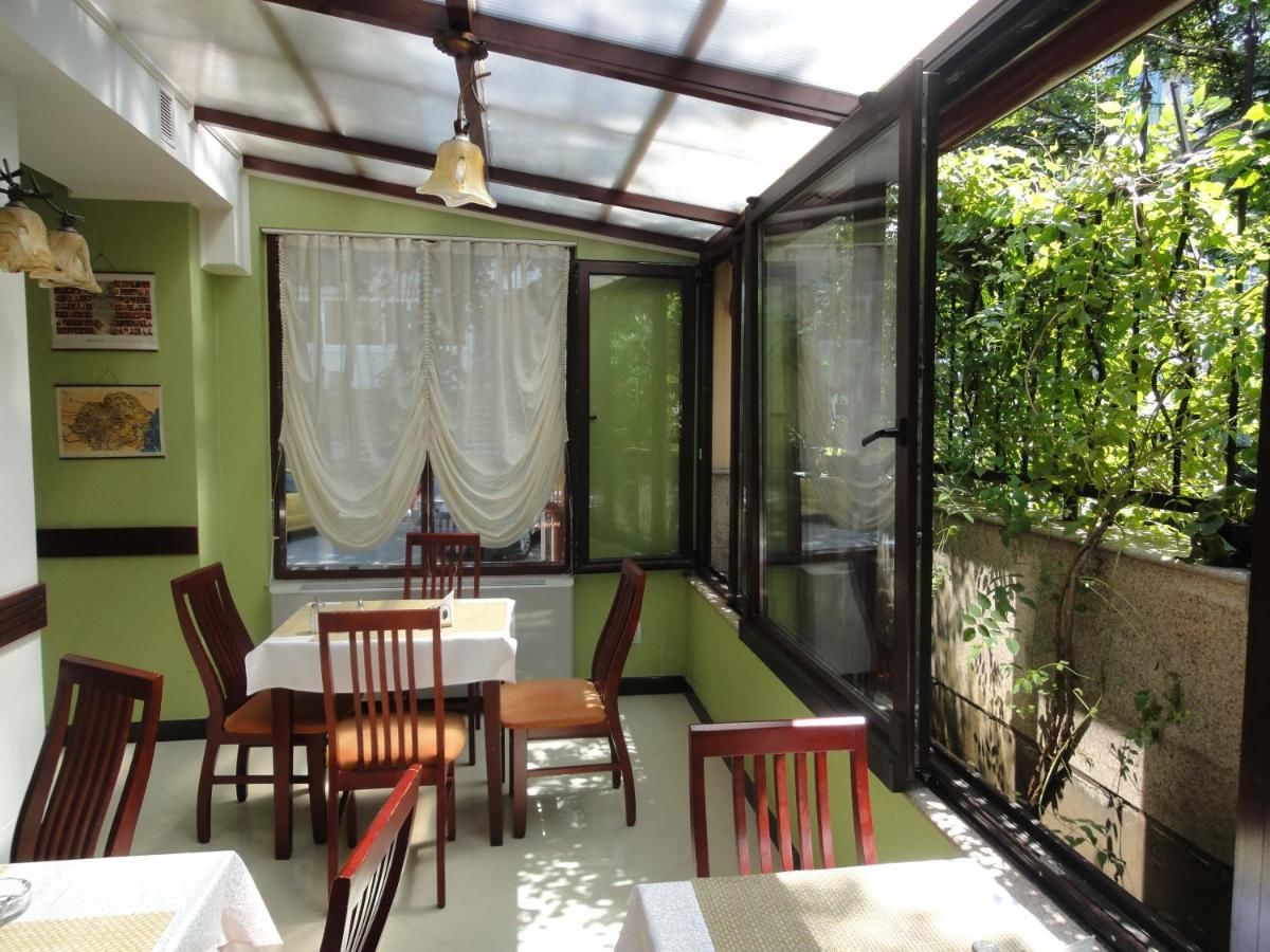 Отель Hotel Cantemir Бухарест-6