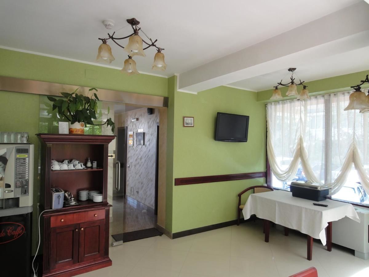 Отель Hotel Cantemir Бухарест-8