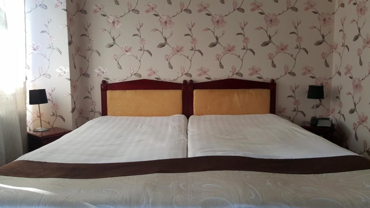 Отель Hotel Cantemir Бухарест-9