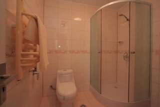 Отель Hotel Cantemir Бухарест Стандартный двухместный номер с 1 кроватью или 2 отдельными кроватями-9