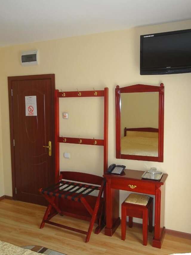 Отель Hotel Cantemir Бухарест-14