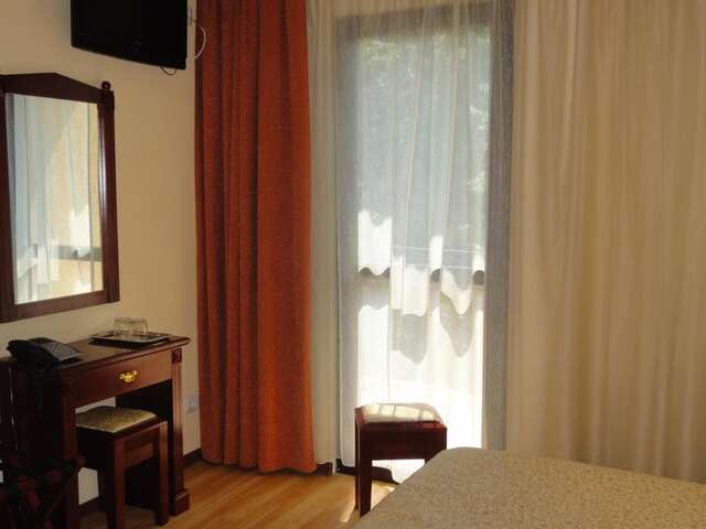 Отель Hotel Cantemir Бухарест-15